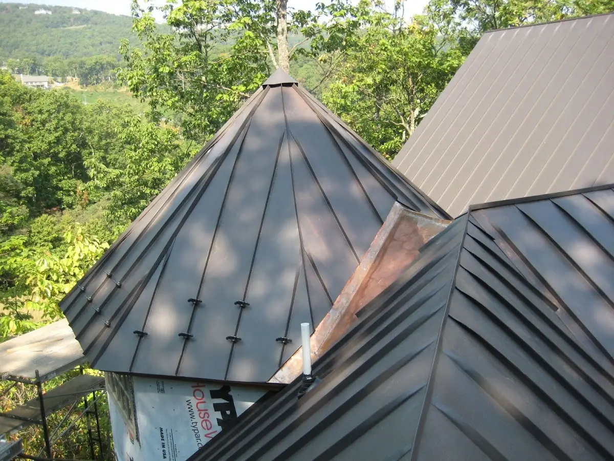 Professional Gutter Cleaning by Craftsman Roofing in Los Robles